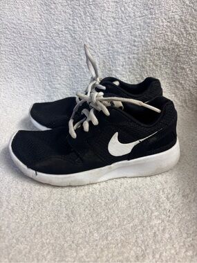 Nike Kids' Black and White Athletic Sneakers size 2Y